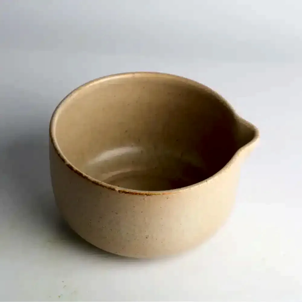 matcha tozu çırpmak için seramik kase